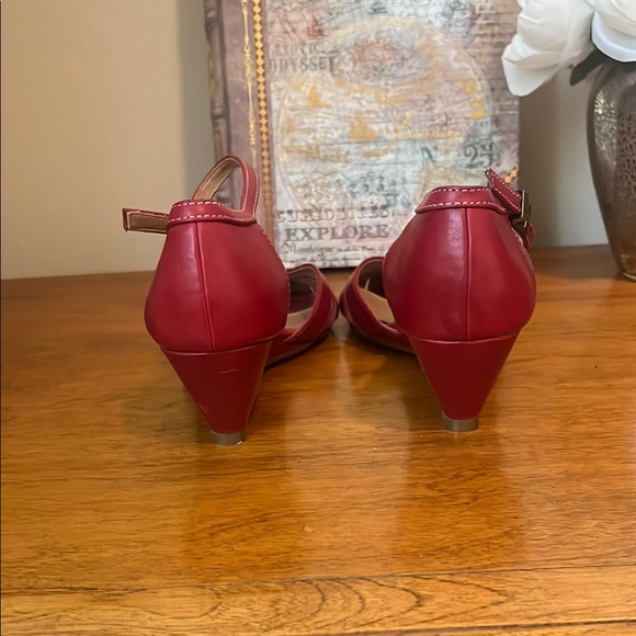 Elegant Red Women's Sandals - Picture 3 of 4